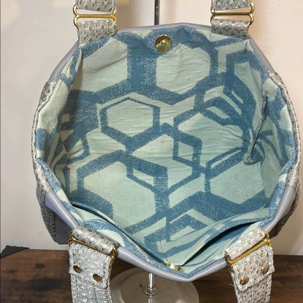 Chic Gray Mixed Media Shoulder Bag - Picture 7 of 14
